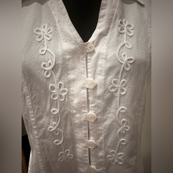 Scully White Floral Embroidered Blouse - Picture 13 of 15